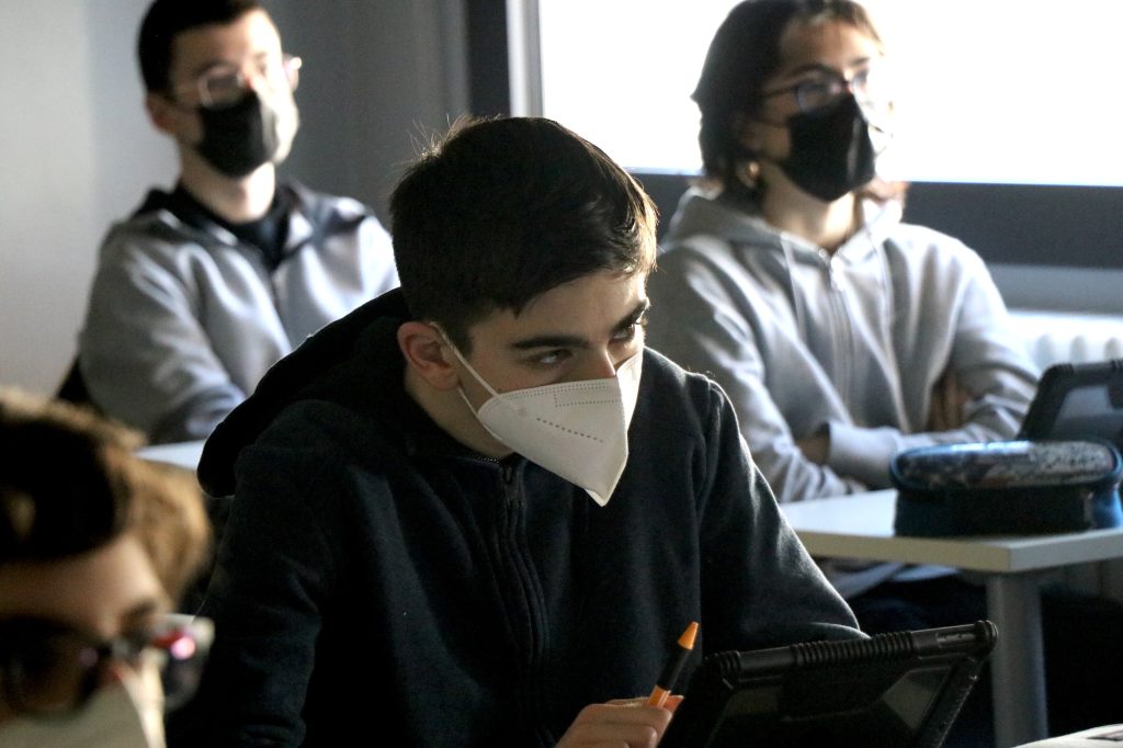 Studenti durante l'incontro con Davide Visentini