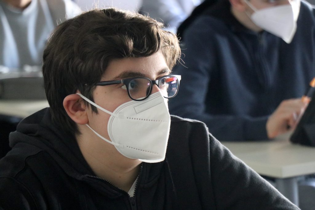 Studenti durante l'incontro con Davide Visentini