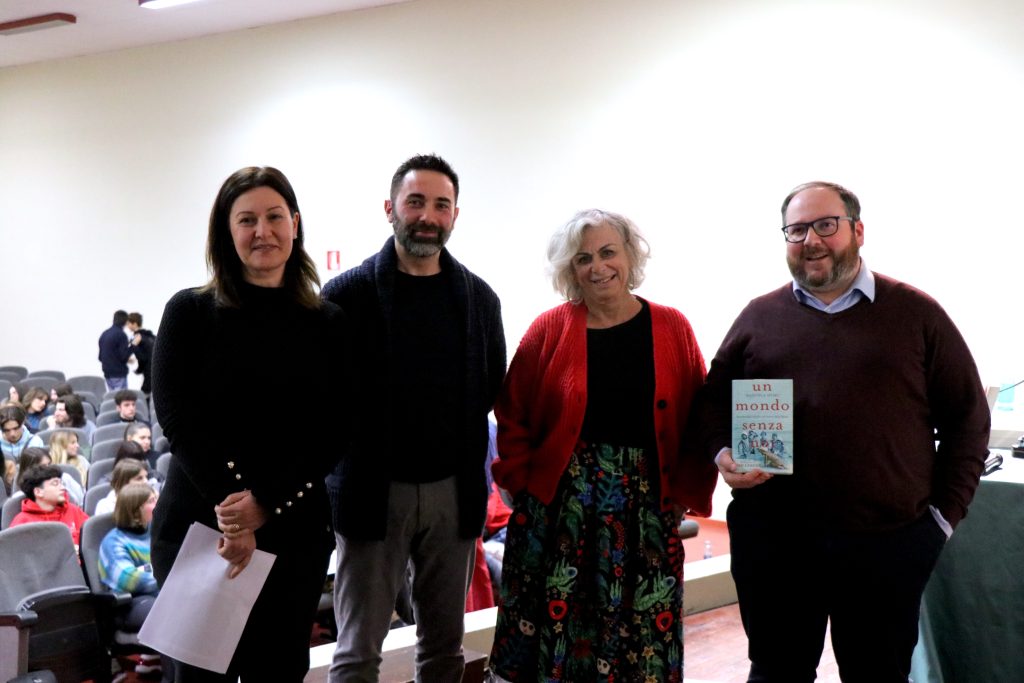 Manuela Dviri con la Preside del Liceo Foppa e dell'istituto Piamarta, il professor Abastanotti e Simone Agnetti.
